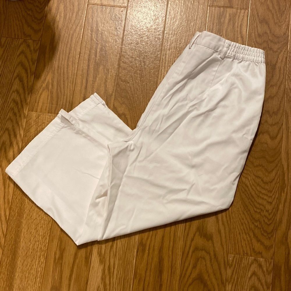 TABI Women’s  White Straight Legged Lightweight Pants Size 8) NWOT